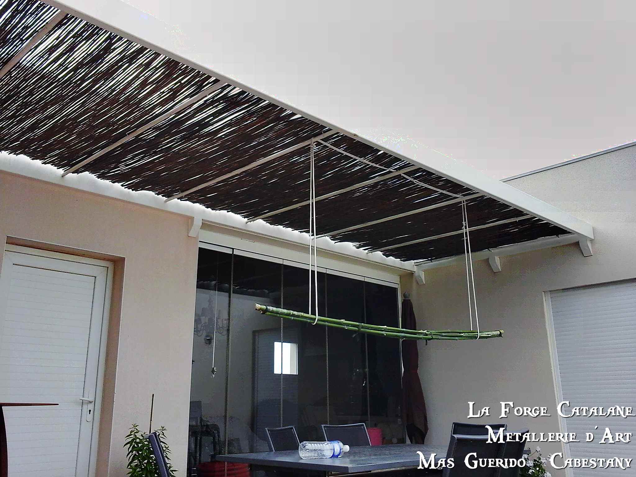 pergola montage sur corbeaux thermolaquage blanc forge catalane.jpg